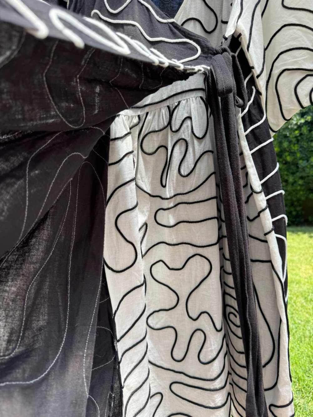 Black & White Linen Blend Abstract Wrap Dress - Picture 4 of 6